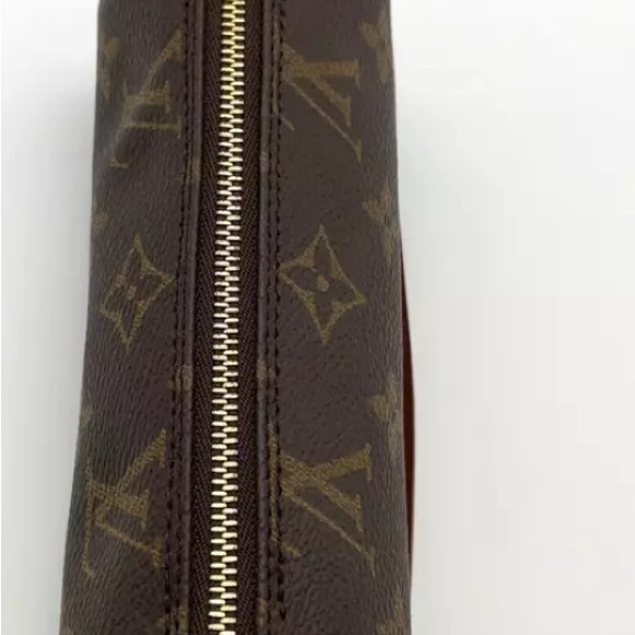 Louis Vuitton Monogram
Mini Papillon Handbag - Picture 12 of 13